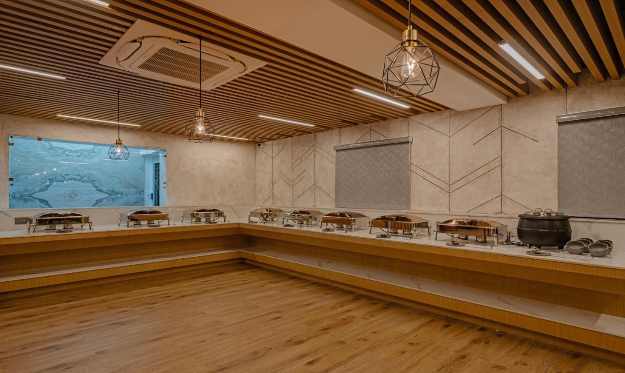 Treebo Premium D Consulate Hotell Hyderabad Exteriör bild