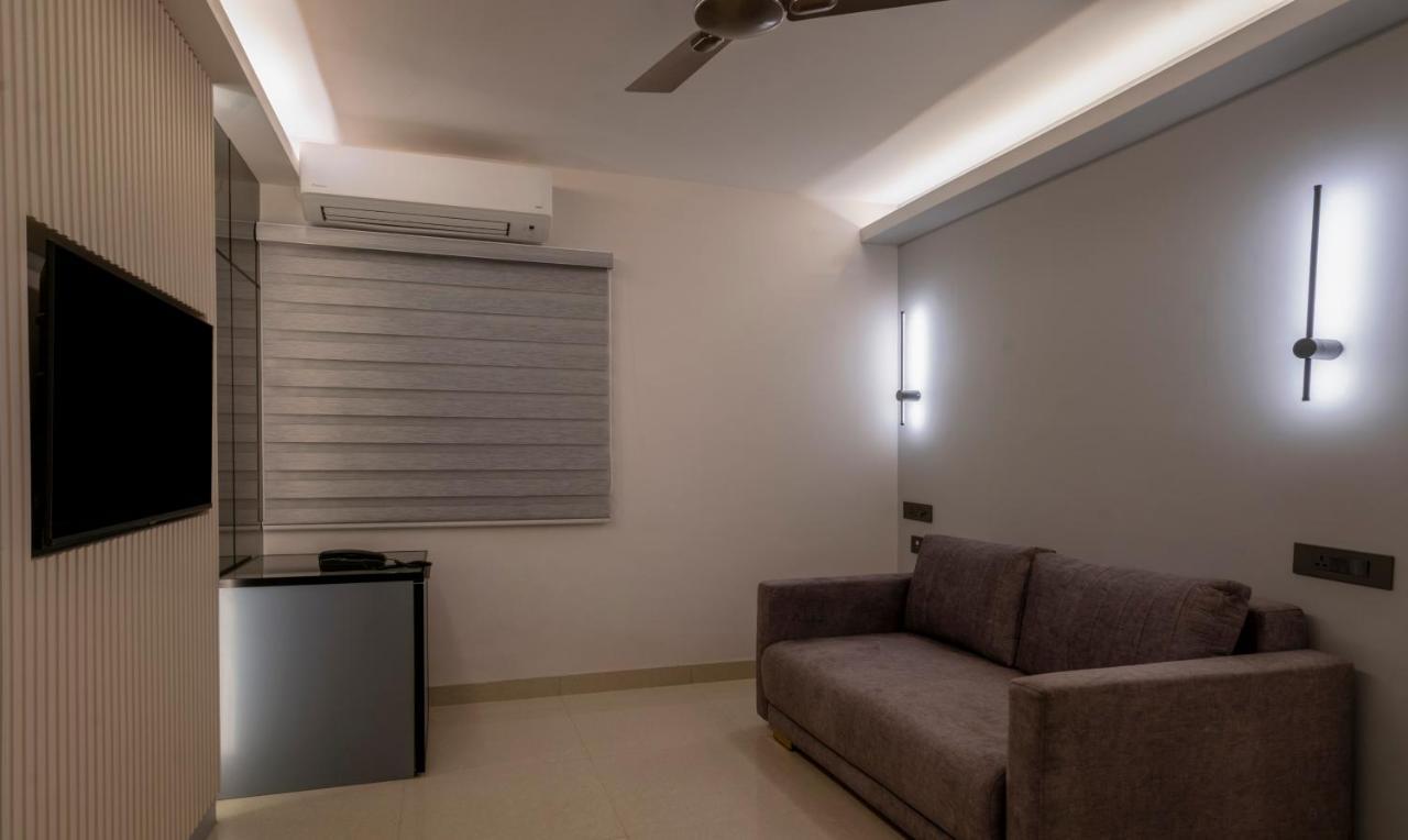 Treebo Premium D Consulate Hotell Hyderabad Exteriör bild