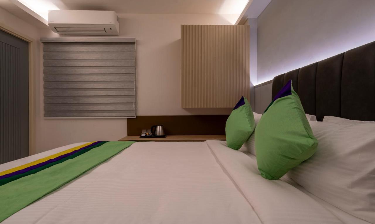Treebo Premium D Consulate Hotell Hyderabad Exteriör bild