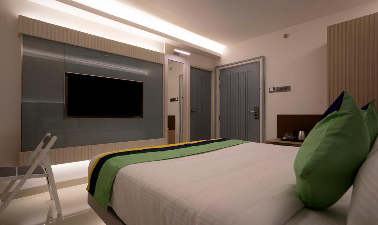 Treebo Premium D Consulate Hotell Hyderabad Exteriör bild