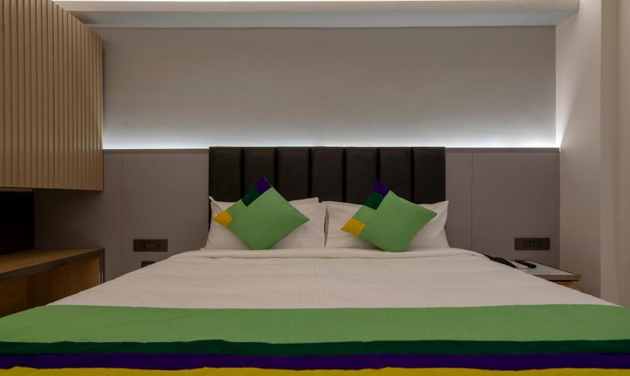 Treebo Premium D Consulate Hotell Hyderabad Exteriör bild