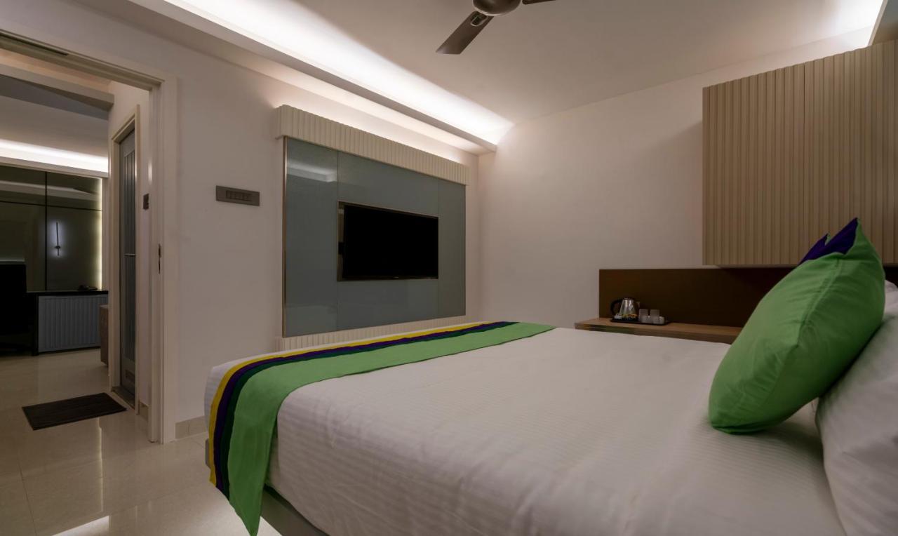 Treebo Premium D Consulate Hotell Hyderabad Exteriör bild